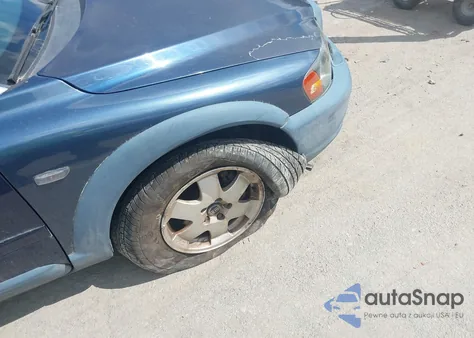 2002 Volvo V70 Xc z USA, uszkodzony, nr VIN YV1SZ58D021058426